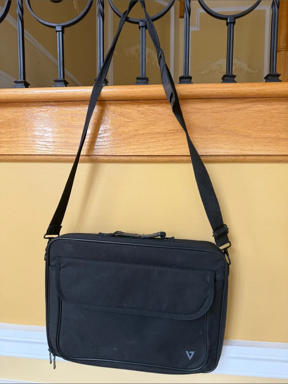V7 Black Messenger Bag